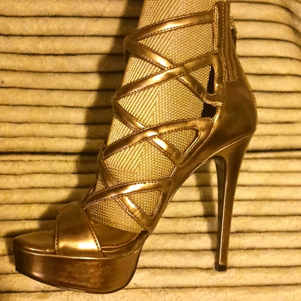 GUESS  HEELS EUC
